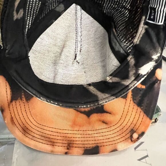 Huf customized well loved men’s trucker SnapBack hat. - Picture 6 of 9